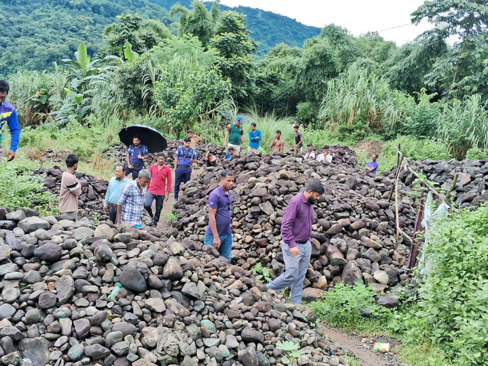 উৎমা ছড়ায় খনিজ সম্পদ উন্নয়ন ব্যুরোর অভিযান, জব্দ ৯৪ হাজার ঘনফুটের বেশি পাথর